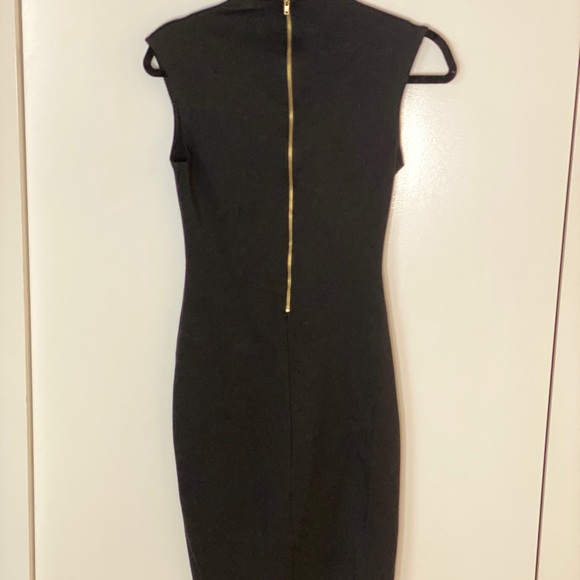 Black Deep-V Sleeveless Dress - Picture 5 of 7